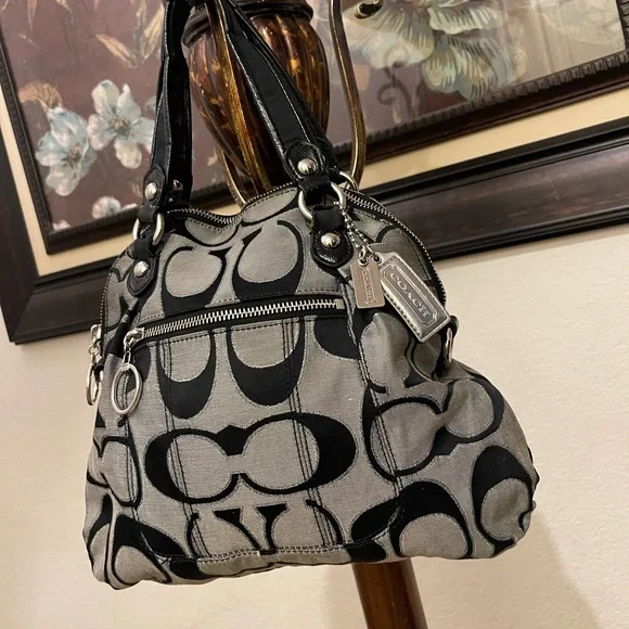 Coach, please check all picture of condition - Picture 4 of 17